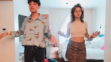 The mini-skirt leopard buttons worn by Léna Situations in the video JVOUS JURE THAT THIS VLOG COACHELLA IS COOL :)