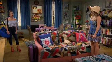 Roxy Dance To The Beat Vestido usado por Gabi Diamond (Emily Osment) en Young & Hungry (S05E07)