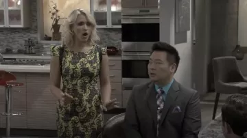La Passion de la Fusion Dynamique Paisley Robe portée par Gabi Diamant (Emily Osment) chez les Jeunes & de la Faim (S05E10)