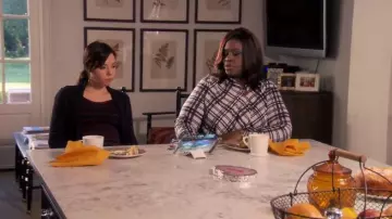 Bobeau  One-Button Fleece Cardigan worn by Donna Meagle (Retta) in Parks and Recreation (S07E12)