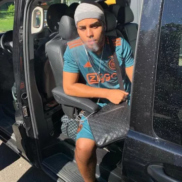 La sacoche portée par Zola sur son compte Ins­ta­gram @Binks­zola