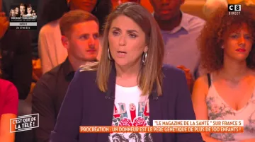 The tee shirt, "Wild & free" by Valerie Bénaïm in It is that of the tv !the 06.06.2019