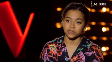 La chemise à fleurs de Whitney dans The Voice : la plus belle voix