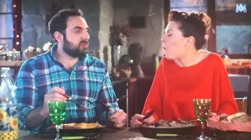 The sweater bat red worn by Emma in Scenes of Households in the 6.6.2019