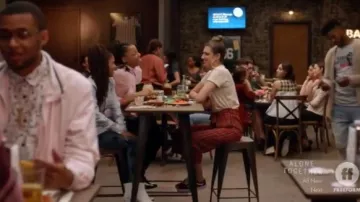 Vans Old Skool Chaussures de Skate porté par Nomi Segal (Emily Arlook) adultes-ish (S01E11)