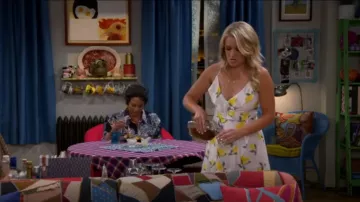 Forever 21 de Citron Imprimer Robe portée par Gabi Diamant (Emily Osment) chez les Jeunes & de la Faim (S05E19)