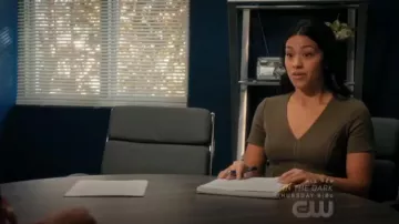 Diane Von Furstenberg Ceinturée de l'Ajustement et les Reflets de la Robe portée par Jane Villanueva (Gina Rodriguez) dans Jane the Virgin (S05E10)
