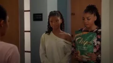 Spiritual Gangster Varsity Old School Pullover usado por Jazz Forster (Chloe Bailey) en grown-ish (S02E01)