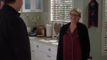 Bed to Brunch Pinstripe Crop Pijamas usado por Joan (Dianne Wiest) en Life in Pieces (S04E06)