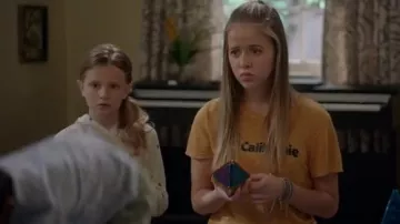A.L.C.  La Californie Tee usada por Samantha Hughes (Holly J. Barrett) en Life in Pieces (S04E06)