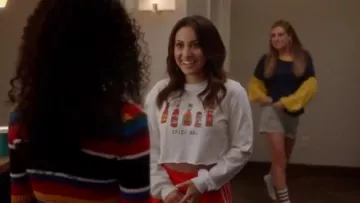 Pantalones adidas bordados florales de pista usados por Ana Torres (Francia Raisa) en color adulto (S02E01)