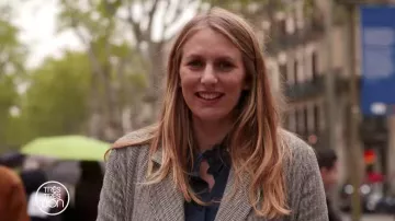 La chaqueta blazer beige a rayas que lució Valentine Oudard en Muy muy buena para la Especial Barcelona del 12 de mayo de 2019