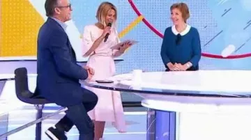 Vestido de champán fluido de Laura Tenoudji en Télématin el 07.06.2019