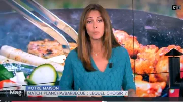 Le pull paon en coton,maille ajourée, jeux de points en relief et manches raglan de Caroline Munoz dans William à midi le 07.06.2019