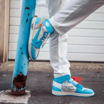 Sneakers Nike Air Jordan One x Off White Anil Brancaleoni on his account Instagram @anilbrancaleoni