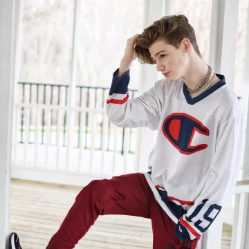 Le maillot de hockey Champion sur le compte Ins­ta­gram @Iits­pay­ton