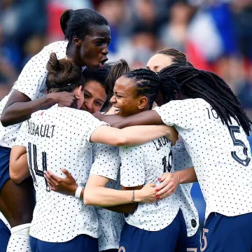 La camiseta blanca de lunares Nike de la selección femenina de fútbol de Francia para el Mundial de junio de 2019