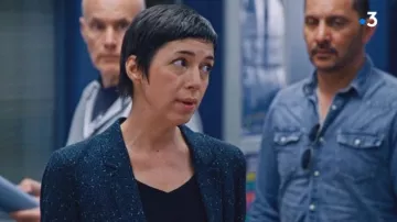 Chaqueta estampada de Anne en Plus belle la vie S15E3775