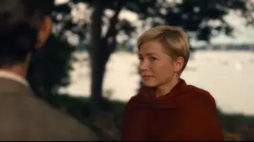 Red shawl worn by Isabel (Michelle Williams) in After the Wedding