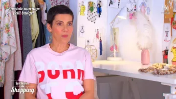 Le t-shirt rose à manches courtes à message Born to love de Cristina Córdula dans Les reines du shopping