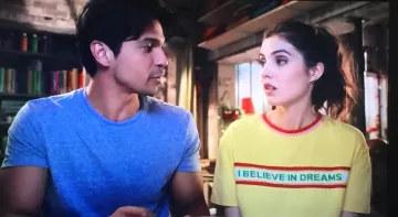 The t-shirt I believe in dreams worn by Leslie (Claire Chust) in Scenes of Households in the 10.6.2019