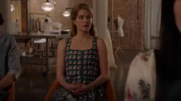 Barneys New York Geometric Print Silk Dress usado por Sutton Brady (Meghann Fahy) en The Bold Type (S03E08)