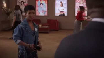 R13 Floral Silk Charmeuse Slipdress usado por Tia Clayton (Alexis Floyd) en The Bold Type (S03E08)