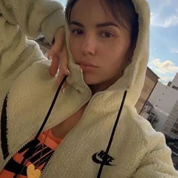 Sweatshirt hooded sheep Nike worn by Agathe Auproux on his account Instagram