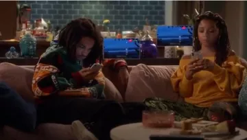 Topshop Blouson Bardot Sudadera de Ivy Park usada por Jazz Forster (Chloe Bailey) en grown-ish (S02E04)