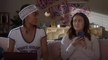 Sudadera Glitter Stars usada por Ana Torres (Francia Raisa) en grown-ish (Seaqson02 Episodio05)
