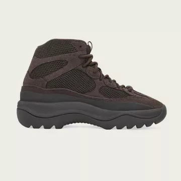Zapatillas adidas Yeezy Desert Boot Oil en la cuenta de Instagram de @yeezymafia