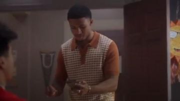 Bande Pull Polo Shirt porté par Doug (Diggy Simmons) adultes-ish (Season02 Episode08)