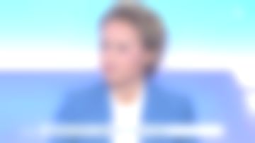 La túnica blanca Zadig & Voltaire usada por Caroline Roux en C dans l'air del 12 de junio de 2019