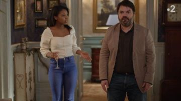 Le top à bouton de Inès Legrand dans Un si grand soleil S01E194