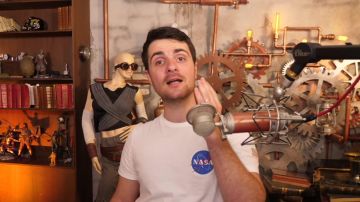 La camiseta blanca de la NASA usada por Amixem en su video de YouTube ¡ESTOS VIDEOS DE YOUTUBE NUNCA SE HAN VISTO! #2