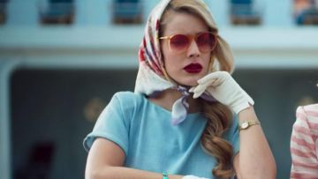 Carolina Villanueva's (Ivana Baquero) pink sunglasses as seen in Alta mar (S01E08)