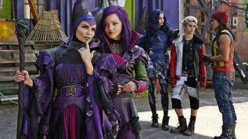 Chaqueta de colorblock de Carlos (Cameron Boyce) como se ve en Descendants 2