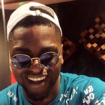 Sunglasses oval Ray-Ban worn by Bebi Philip on his account Instagram @bebi_philip