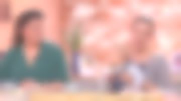 La Salopette en jean portée par le bébé de l'invitée dans l'émission La maison des maternelles le 13.06.2019 à 9:19