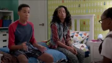 J Brand Skinny Stretch Jeans portés par Zoey Johnson (Yara Shahidi), en black-ish (Season01 Episode05)