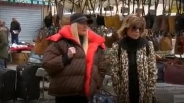 Chaqueta acolchada con el logotipo de Fendi usada por Erika Jayne en The Real Housewives of Beverly Hills