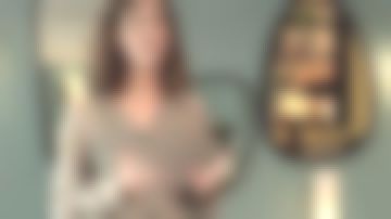 The white Shirt polka dot black, worn by a speaker in The house France 5 the 07.06.2019