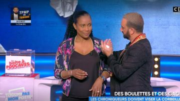 Chaqueta de peluche con cremallera con estampado floral de Christine Kelly en Touche pas à mon poste