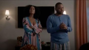 Donna Karan Tissu Crêpe Robe Longue porté par arc-en-ciel Johnson (Tracee Ellis Ross), en black-ish (Season01 Episode06)