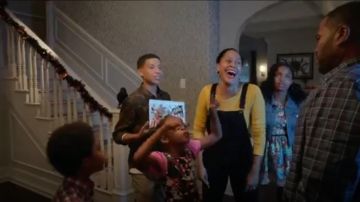 Rag & Bone Jean Racerback Combinaisons portées par arc-en-ciel Johnson (Tracee Ellis Ross), en black-ish (Season01 Episode06)