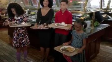 Pippa & Julie Animal Print Robe portée par Diane Johnson (Marsai Martin), en black-ish (Season01 Episode07)