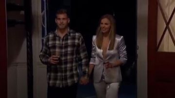 Cinq à Sept Silver Blazer usado por Hannah Brown en The Bachelorette (Temporada15 Episodio04)