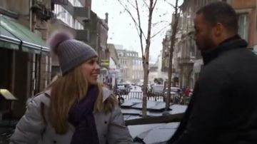 Chaqueta Fox Fur Trim Down usada por Hannah Brown en The Bachelorette (Temporada15 Episodio05)