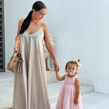 La robe satinée Brentiny Paris portée par Jazz Correia sur son compte Instagram @jazztvshow