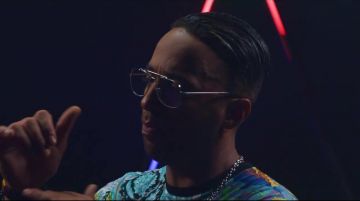 Eyeglasses style aviator to frames metal worn by Naps in her video clip, It Is Made For That